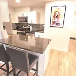 Spacious Downtown Condo Sleeps 4