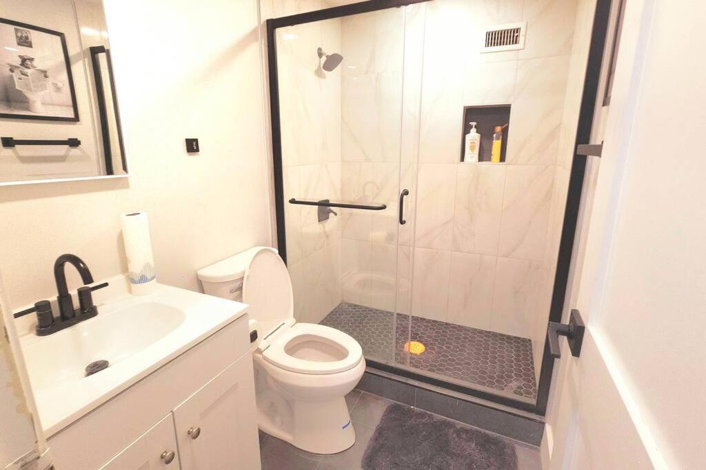 Apartment Spacious Downtown Sleeps 4 *