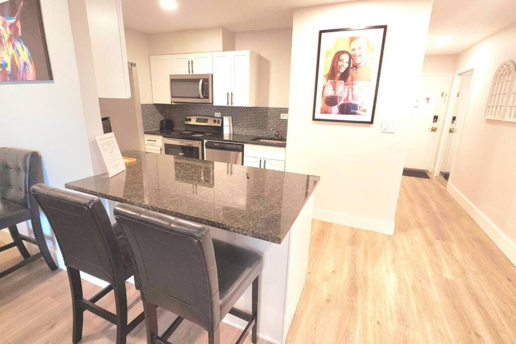 Spacious Downtown Sleeps 4 Apartment Atlanta