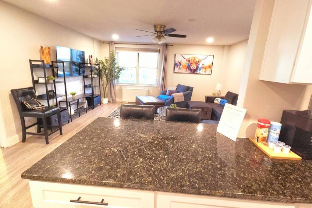 Spacious Downtown Sleeps 4